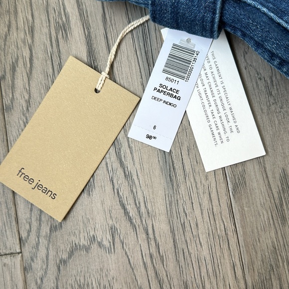 Aritizia free jeans solace paper bag size 6 and 8 - Picture 2 of 6
